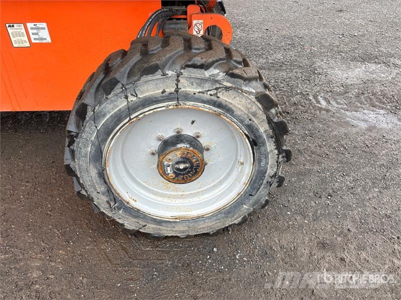 JLG 660SJ 4WD Diesel Telescopic Boom Lift Telescopic boom lifts