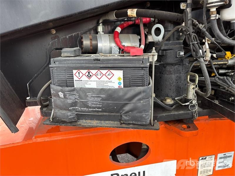 JLG 660SJ 4WD Diesel Telescopic Boom Lift Telescopic boom lifts