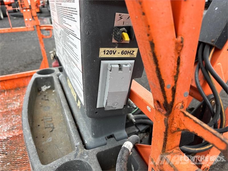 JLG 660SJ 4WD Diesel Telescopic Boom Lift Telescopic boom lifts