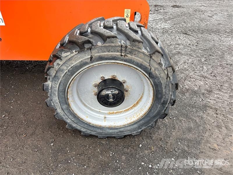 JLG 660SJ 4WD Diesel Telescopic Boom Lift Telescopic boom lifts