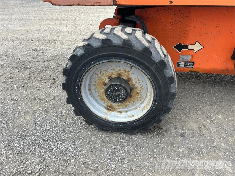 JLG 660SJ 4WD Dual Fuel Telescopic Boom Lift Teleskopiskie pacēlāji