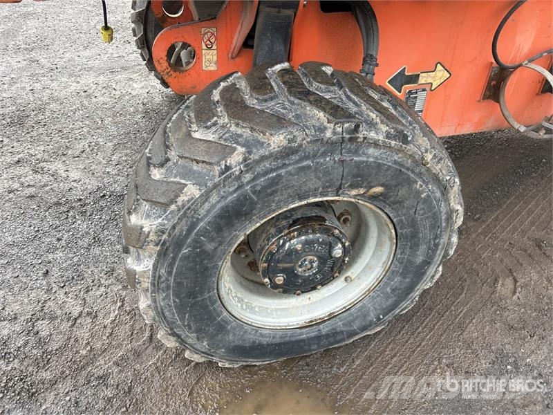 JLG 660SJ 4WD Dual Fuel Telescopic Boom Lift Podnośniki teleskopowe