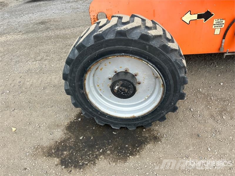 JLG 660SJ 4WD Dual Fuel Telescopic Boom Lift Teleskopiskie pacēlāji