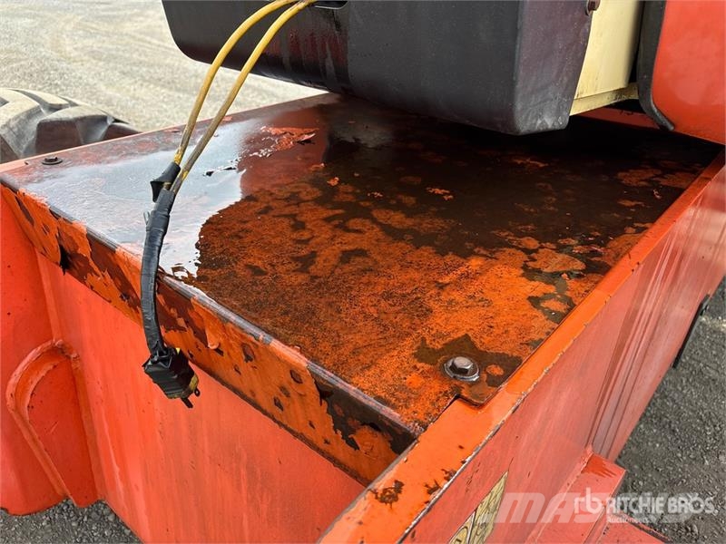 JLG 800A 4WD Diesel Articulating Boom Lift Колінчаті підйомники