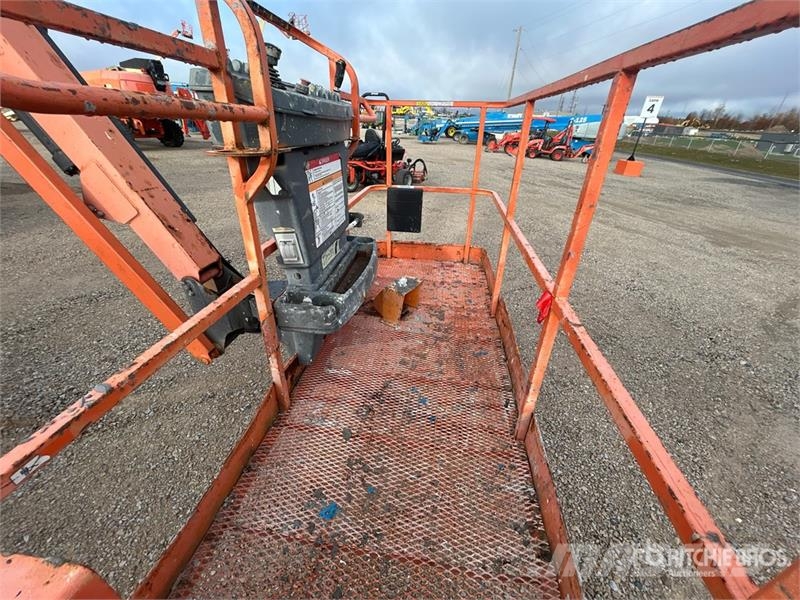 JLG 800AJ 4WD Diesel Articulating Boom Lift رافعات سلة مفصلية