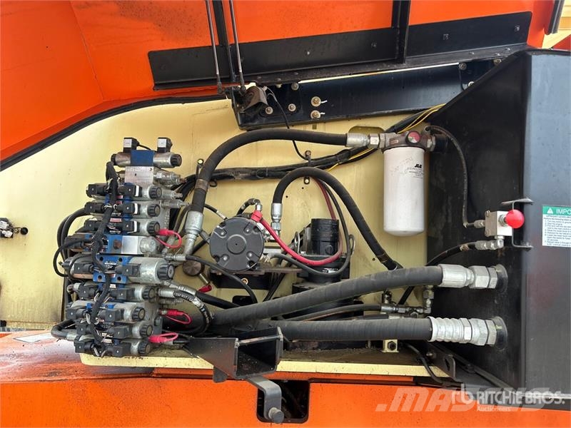 JLG 800AJ 4WD Diesel Articulating Boom Lift رافعات سلة مفصلية