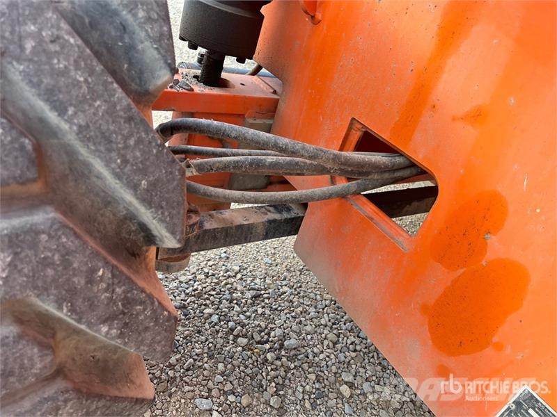 JLG 800AJ 4WD Diesel Articulating Boom Lift رافعات سلة مفصلية