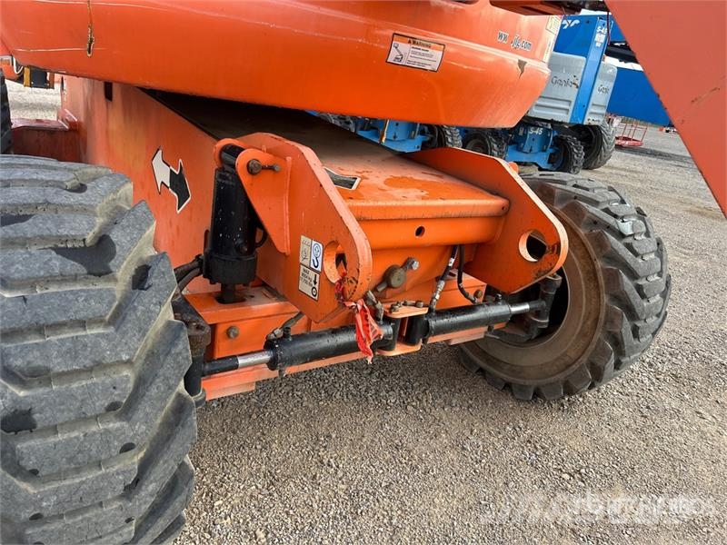 JLG 800AJ 4WD Diesel Articulating Boom Lift رافعات سلة مفصلية
