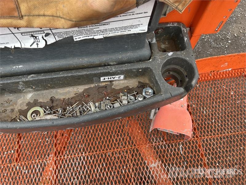 JLG 800S 4WD Dual Fuel Telescopic Boom Lift Nacelles télescopiques