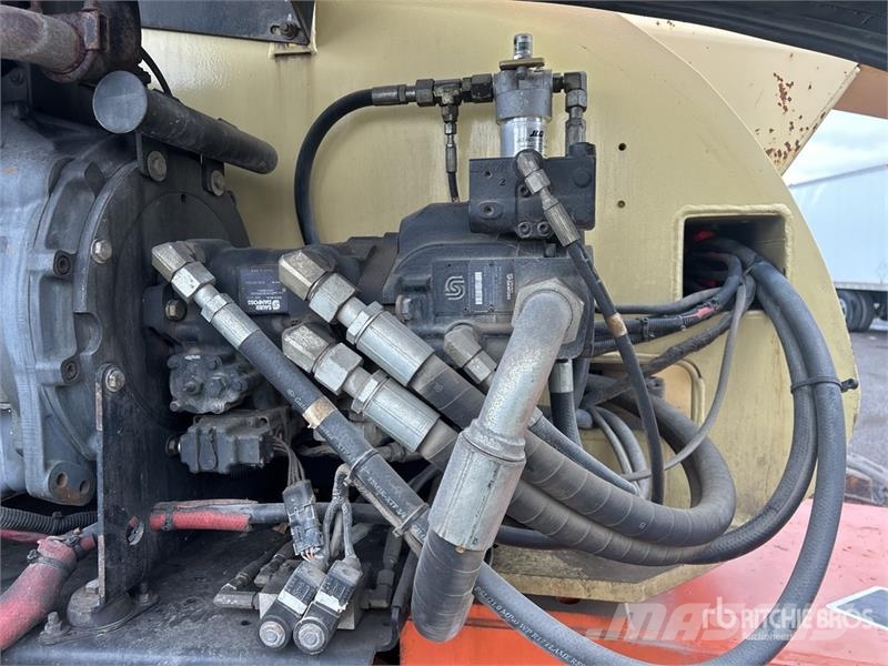 JLG 800S 4WD Dual Fuel Telescopic Boom Lift Nacelles télescopiques