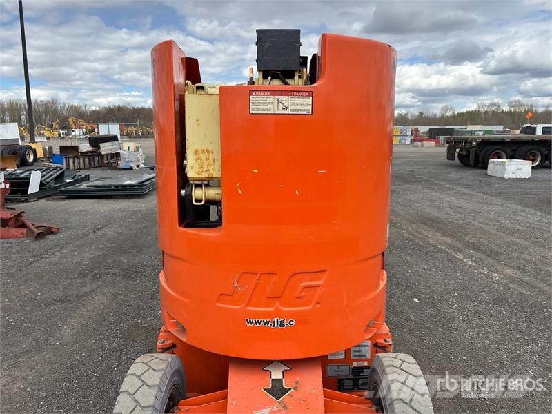 JLG E300 AJP 2WD Electric Articulating Boom Lift Колінчаті підйомники