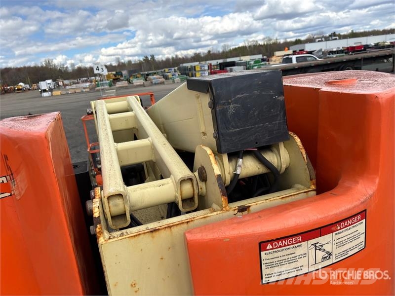 JLG E300 AJP 2WD Electric Articulating Boom Lift Колінчаті підйомники