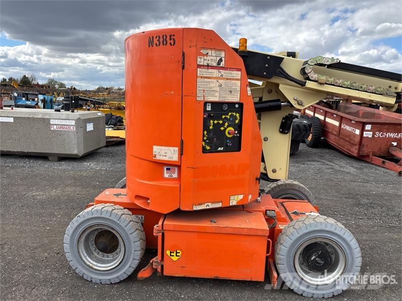 JLG E300 AJP 2WD Electric Articulating Boom Lift Колінчаті підйомники