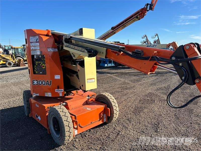JLG E300AJ 2WD Electric Articulating Boom Lift Plataforma de trabajo articulada