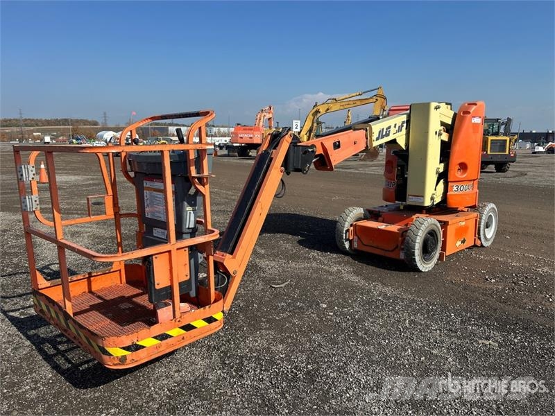 JLG E300AJP 2WD Electric Articulating Boom Lift رافعات سلة مفصلية