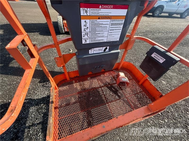 JLG E300AJP 2WD Electric Articulating Boom Lift رافعات سلة مفصلية