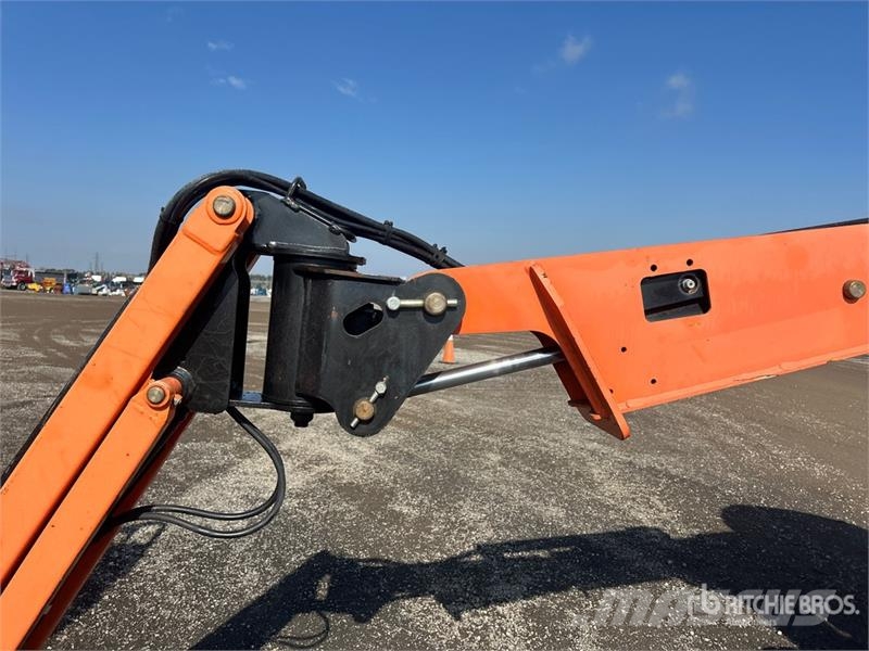 JLG E300AJP 2WD Electric Articulating Boom Lift رافعات سلة مفصلية