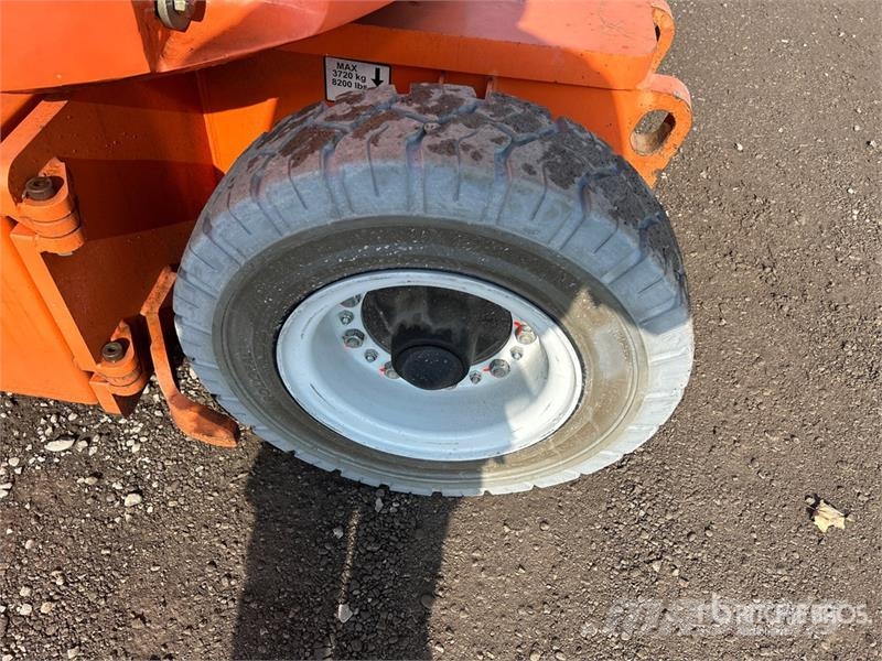 JLG E300AJP 2WD Electric Articulating Boom Lift رافعات سلة مفصلية