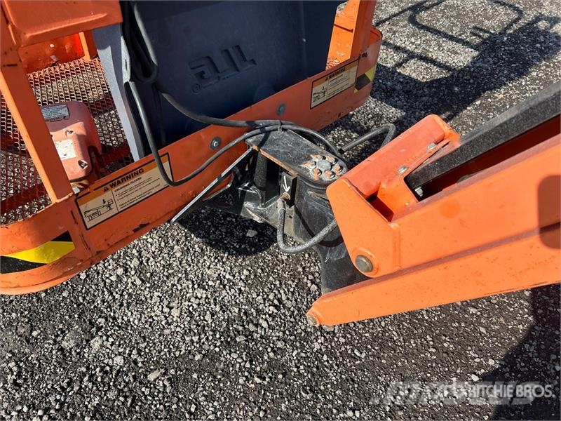 JLG E300AJP 2WD Electric Articulating Boom Lift رافعات سلة مفصلية