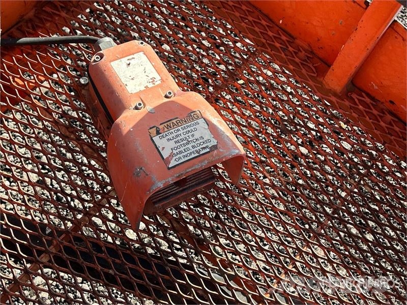 JLG E300AJP 2WD Electric Articulating Boom Lift رافعات سلة مفصلية