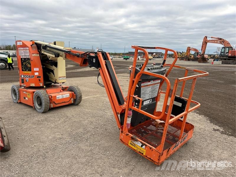 JLG E300AJP Electric Articulating Boom Lift Iseliikuvad poomtõstukid