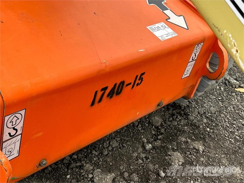 JLG E400A 2WD Electric Articulating Boom Lift Articulated boom lifts