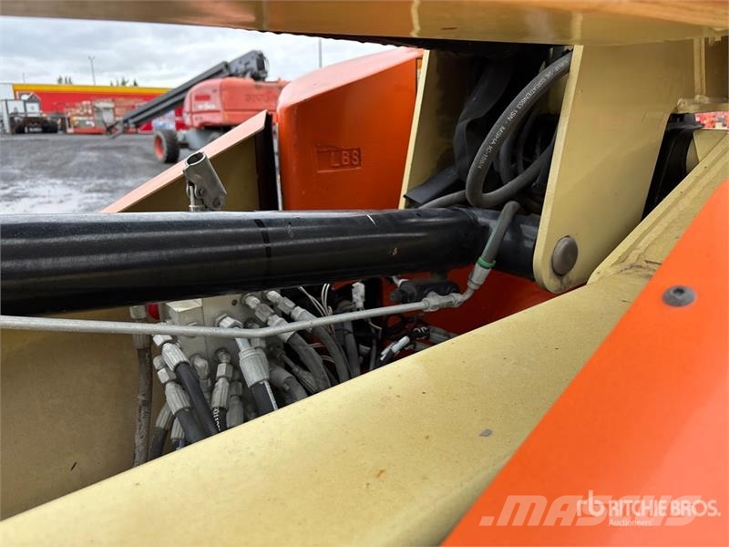 JLG E400AJPN 2WD Electric Articulating Boom Lift Articulated boom lifts