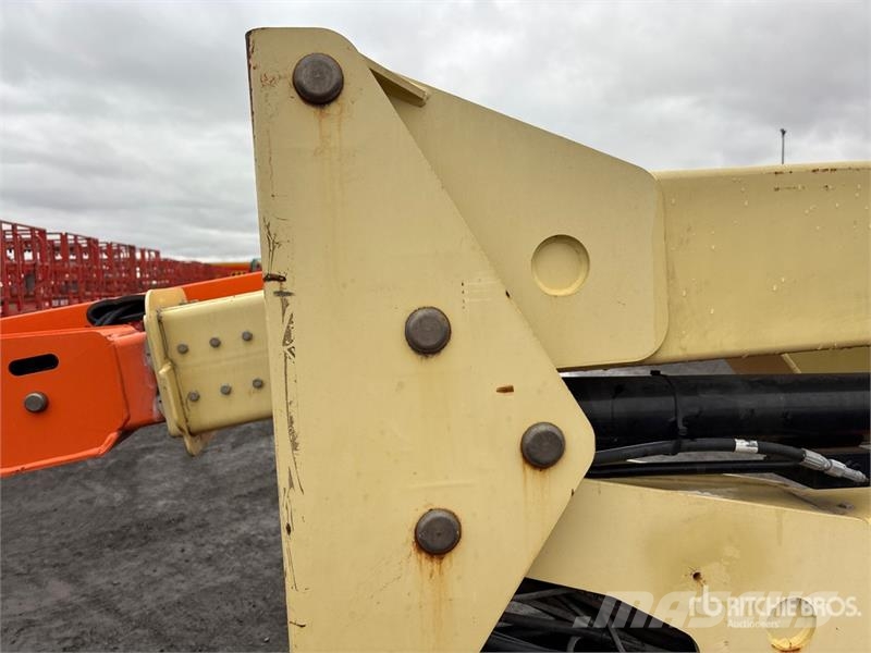 JLG E400AJPN 2WD Electric Articulating Boom Lift Articulated boom lifts