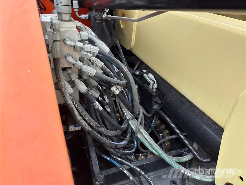 JLG E400AJPN 2WD Electric Articulating Boom Lift Articulated boom lifts