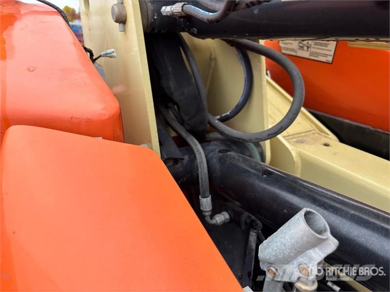 JLG E400AJPN 2WD Electric Articulating Boom Lift Articulated boom lifts
