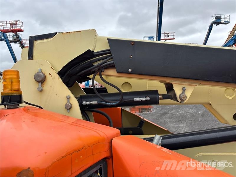 JLG E400AJPN 2WD Electric Articulating Boom Lift Articulated boom lifts