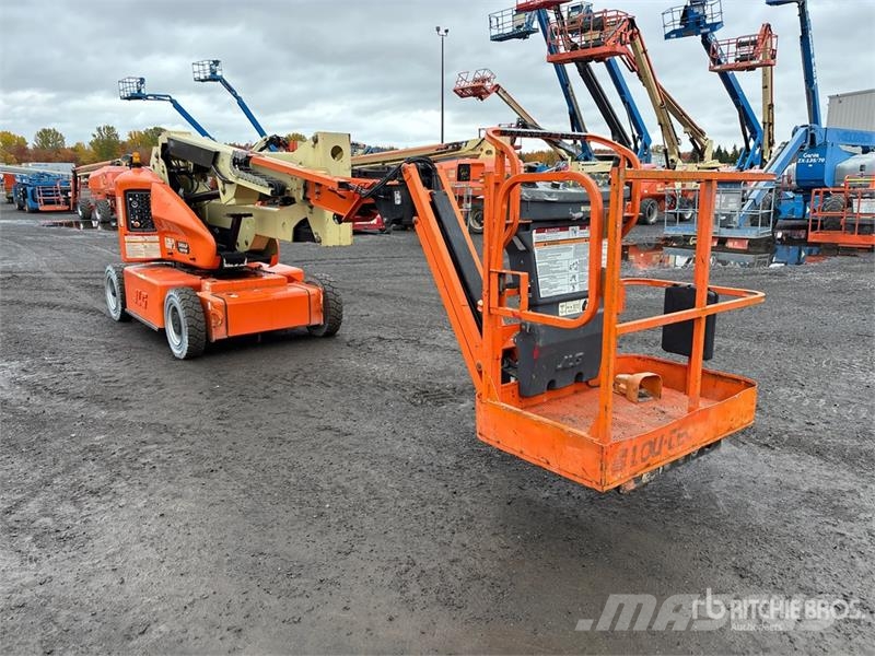 JLG E400AJPN 2WD Electric Articulating Boom Lift Articulated boom lifts