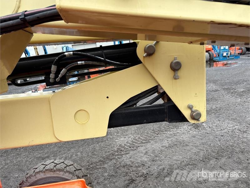JLG E400AJPN 2WD Electric Articulating Boom Lift Articulated boom lifts