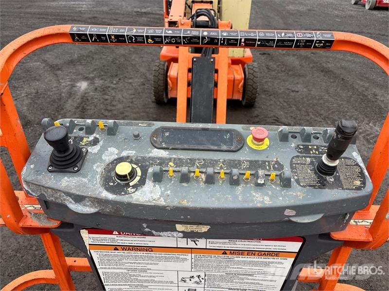 JLG E400AJPN 2WD Electric Articulating Boom Lift Articulated boom lifts