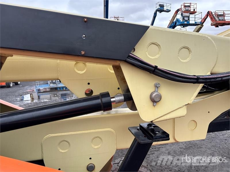 JLG E400AJPN 2WD Electric Articulating Boom Lift Articulated boom lifts