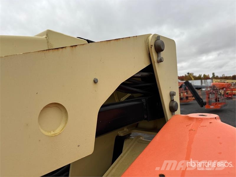 JLG E400AJPN 2WD Electric Articulating Boom Lift Articulated boom lifts