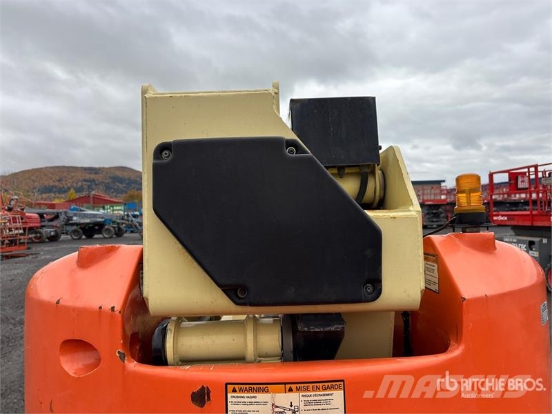 JLG E400AJPN 2WD Electric Articulating Boom Lift Articulated boom lifts
