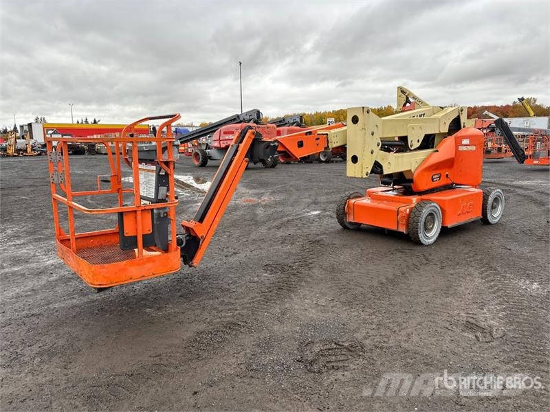 JLG E400AJPN 2WD Electric Articulating Boom Lift Articulated boom lifts