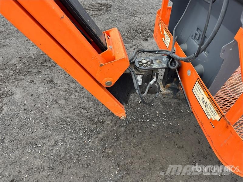 JLG E400AJPN 2WD Electric Articulating Boom Lift Articulated boom lifts