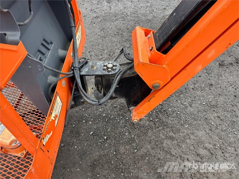 JLG E400AJPN 2WD Electric Articulating Boom Lift Articulated boom lifts