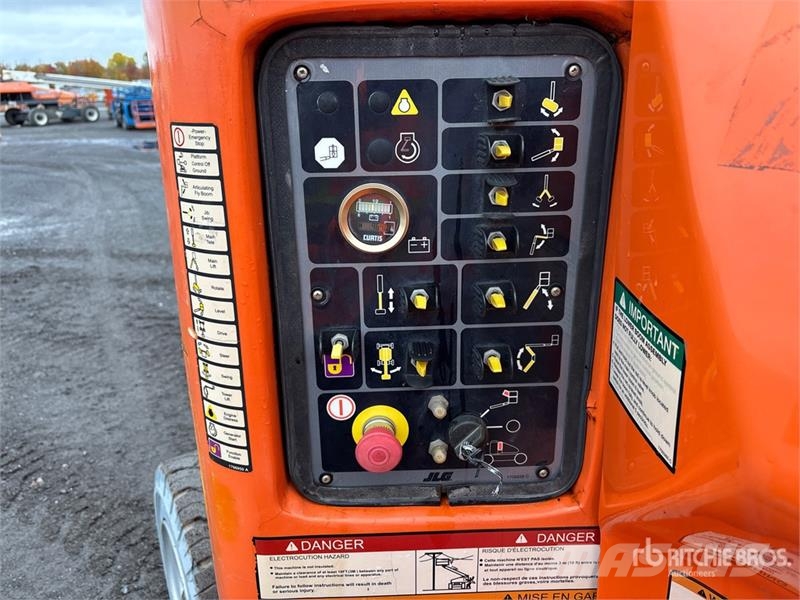 JLG E400AJPN 2WD Electric Articulating Boom Lift Articulated boom lifts