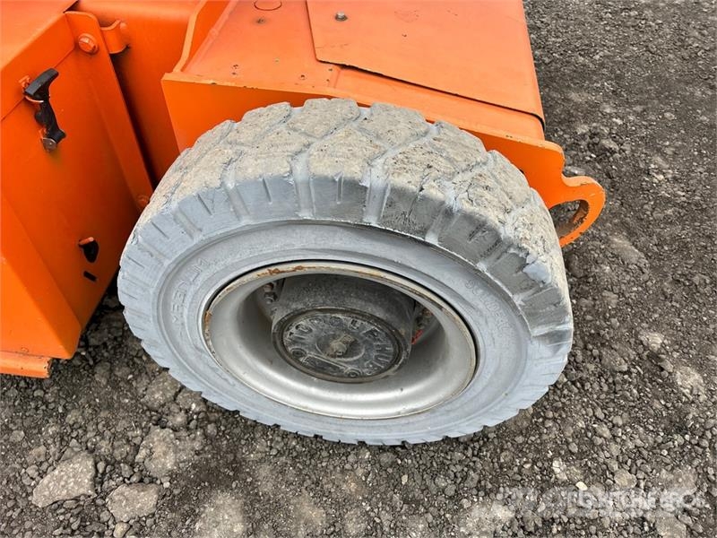 JLG E400AN 2WD Electric Articulating Boom Lift رافعات سلة مفصلية