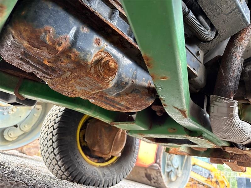 John Deere 1585 Sidewalk Plow Kiti naudoti statybos komponentai