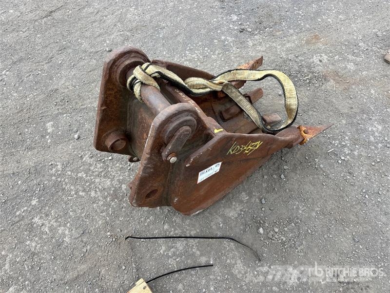 John Deere 16 in Q/C V-Ditching Excavator Bucket Buckets