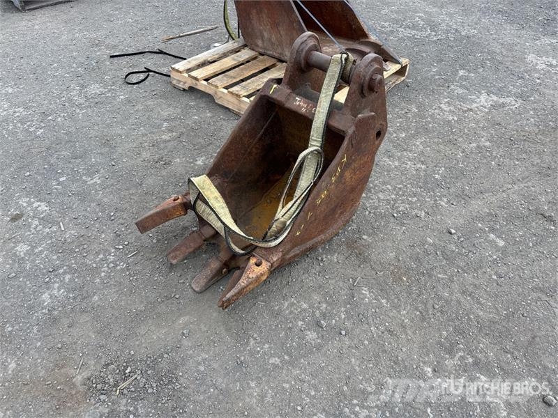 John Deere 16 in Q/C V-Ditching Excavator Bucket Buckets