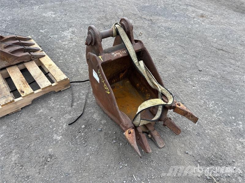 John Deere 16 in Q/C V-Ditching Excavator Bucket Buckets
