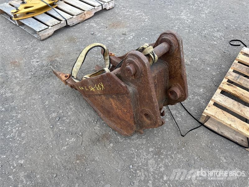 John Deere 16 in Q/C V-Ditching Excavator Bucket Buckets