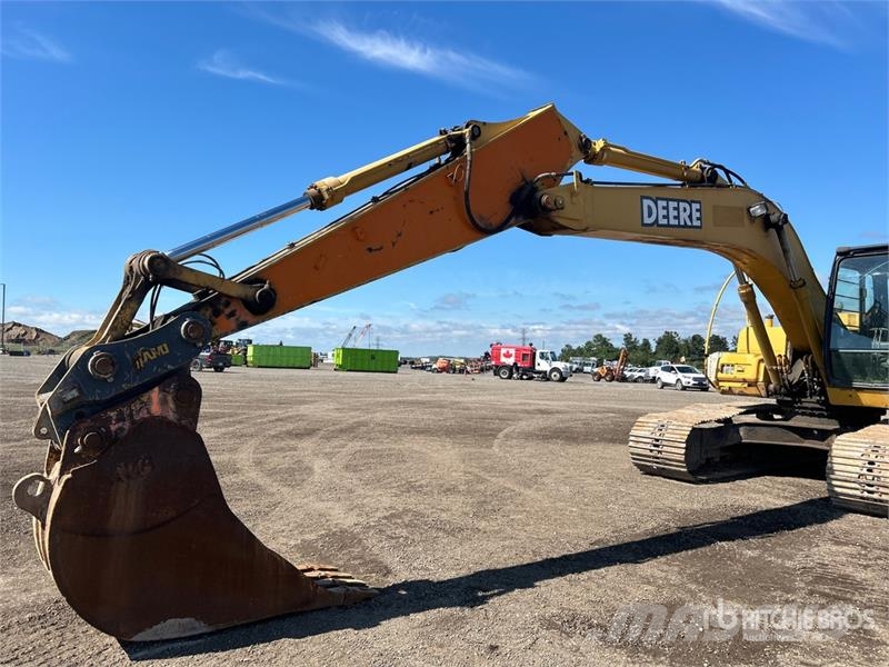 John Deere 200C LC Tracked Excavator Beltegraver