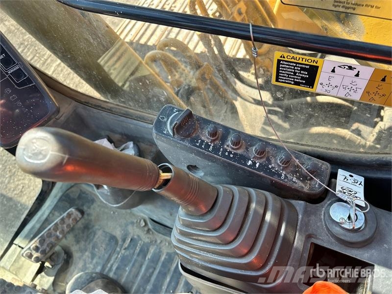 John Deere 200C LC Tracked Excavator Beltegraver