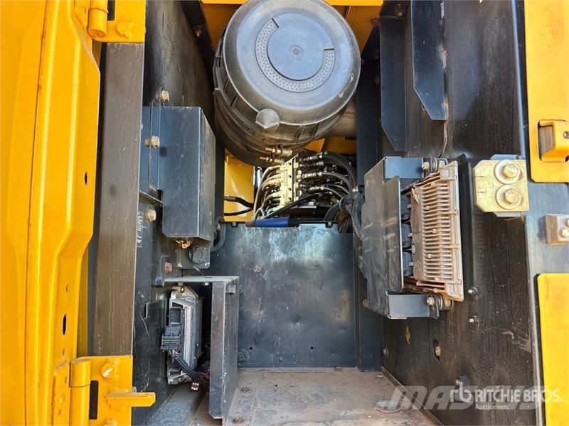 John Deere 210G LC Tracked Excavator Raupenbagger